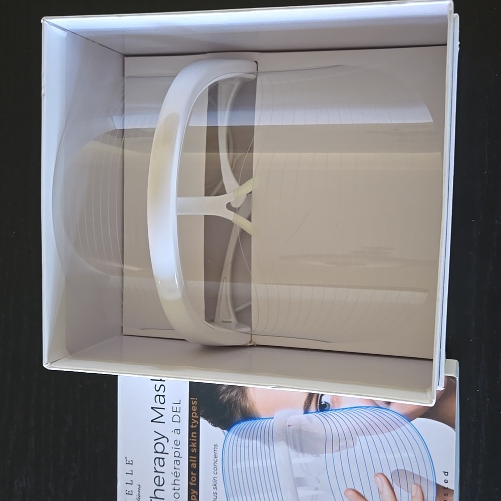 L.E.D Light Therapy Mask - Picture 5 of 6
